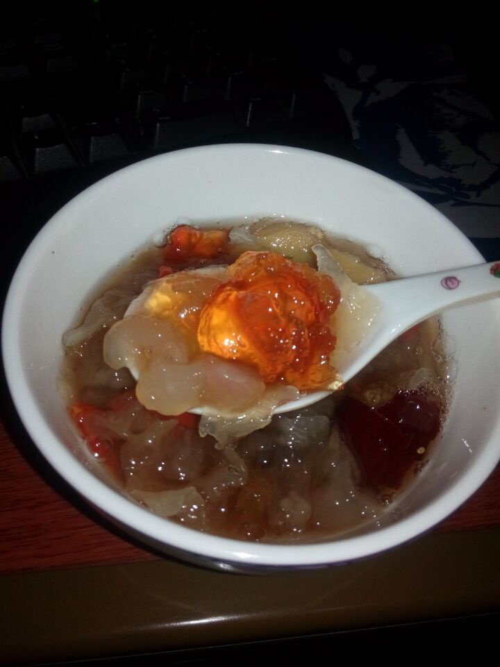 桃胶银耳炖雪蛤