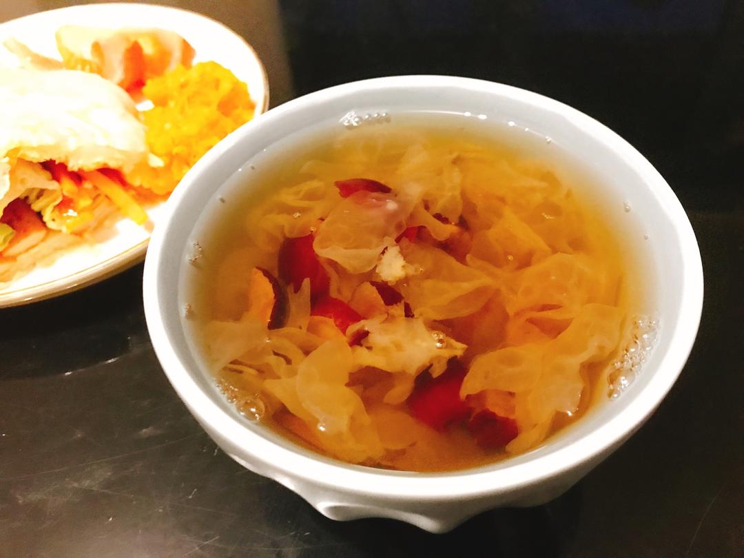 红枣银耳莲子羹