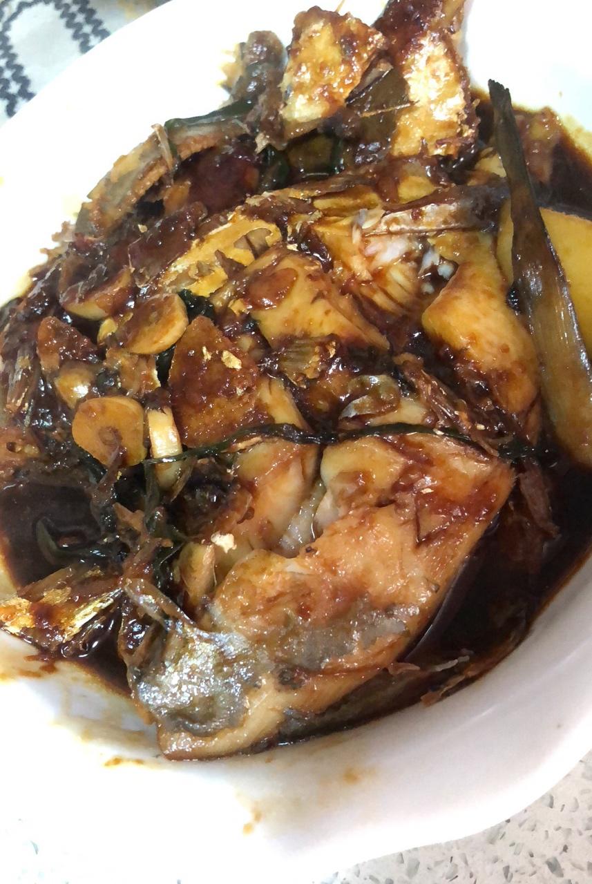 传统中式红烧平鱼