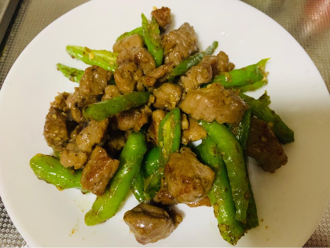 超简单的杭椒牛柳，米饭杀手！家常开胃菜哦～