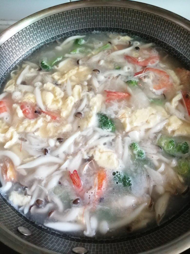 豆腐鲜虾菇菌汤
