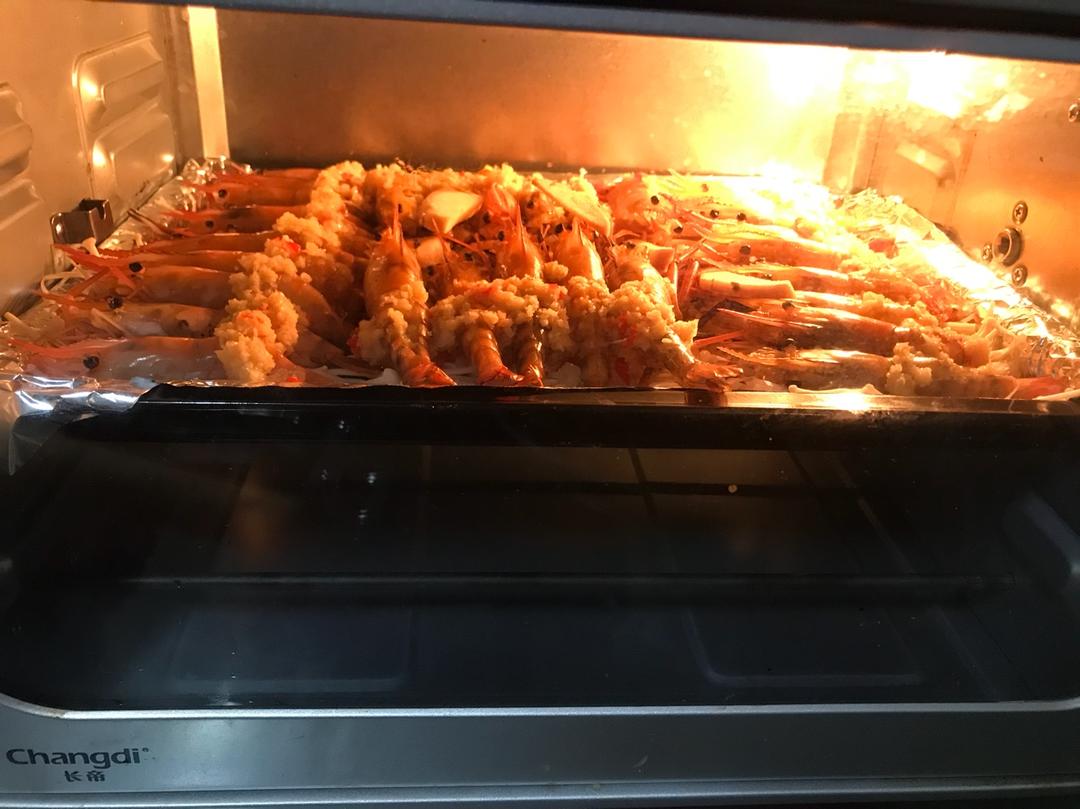 蒜蓉金针菇烤花蛤虾