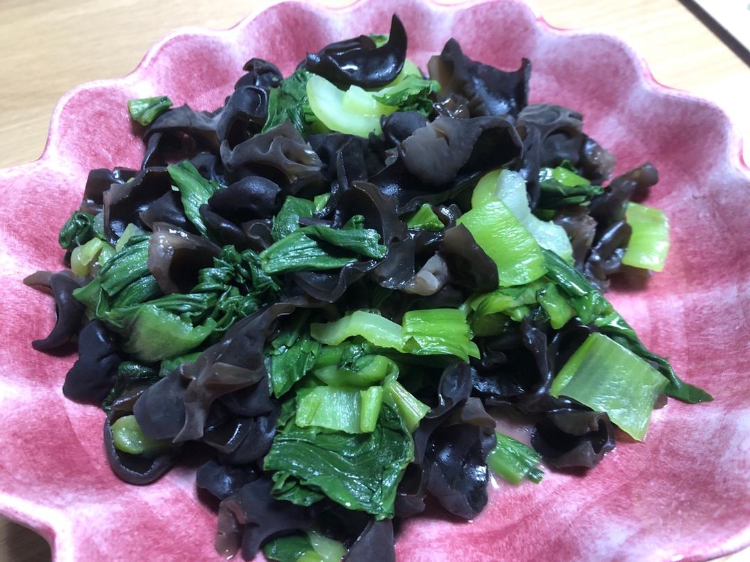 米兰小云做的木耳炒青菜