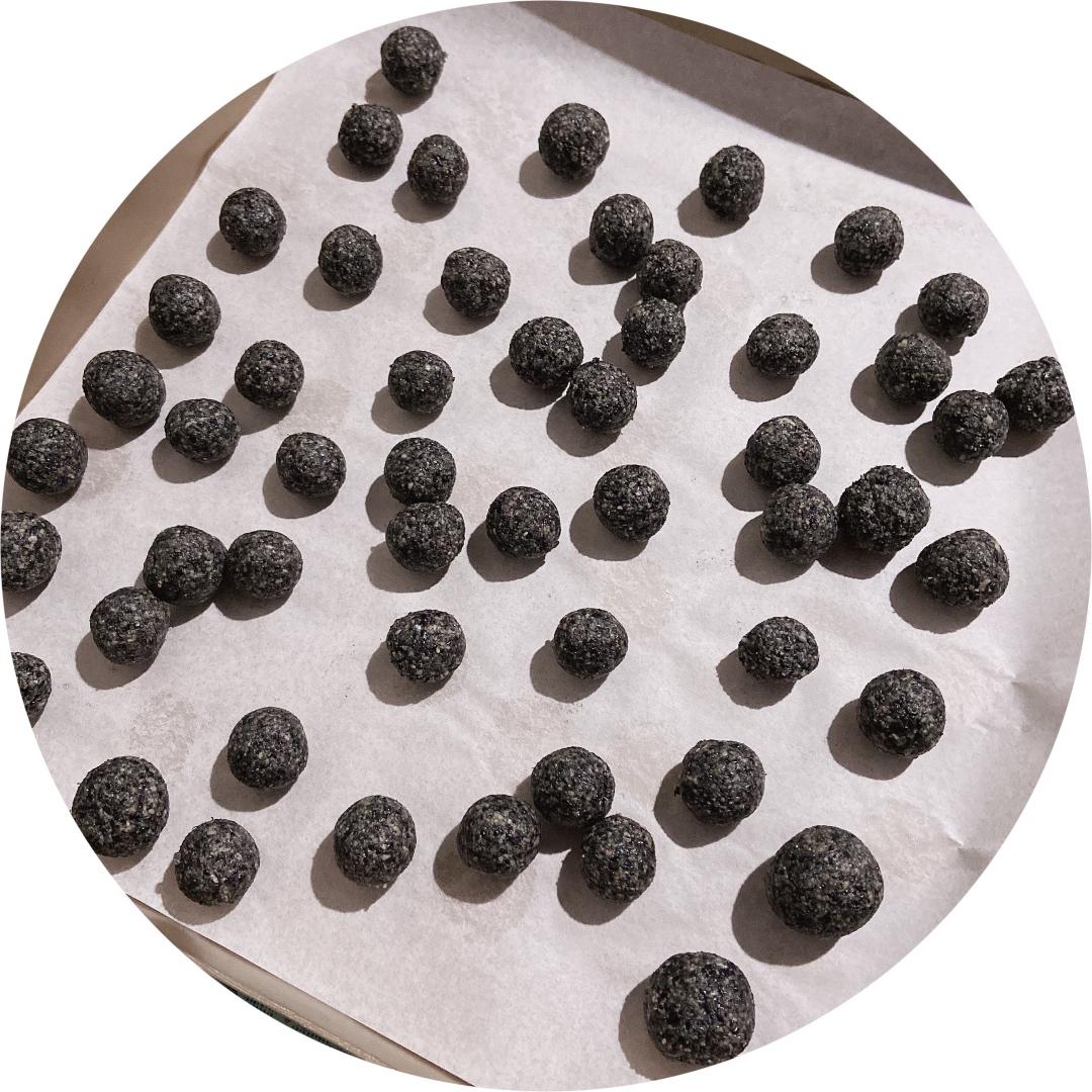 花生黑芝麻汤圆