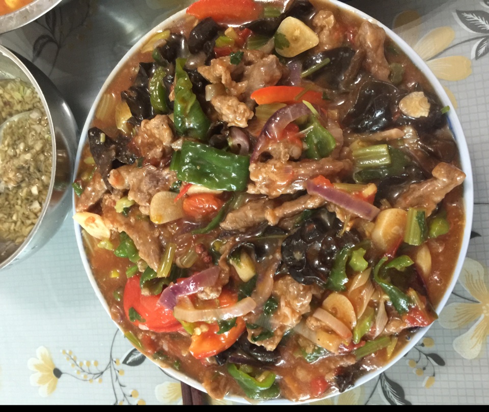 新疆过油肉拌面