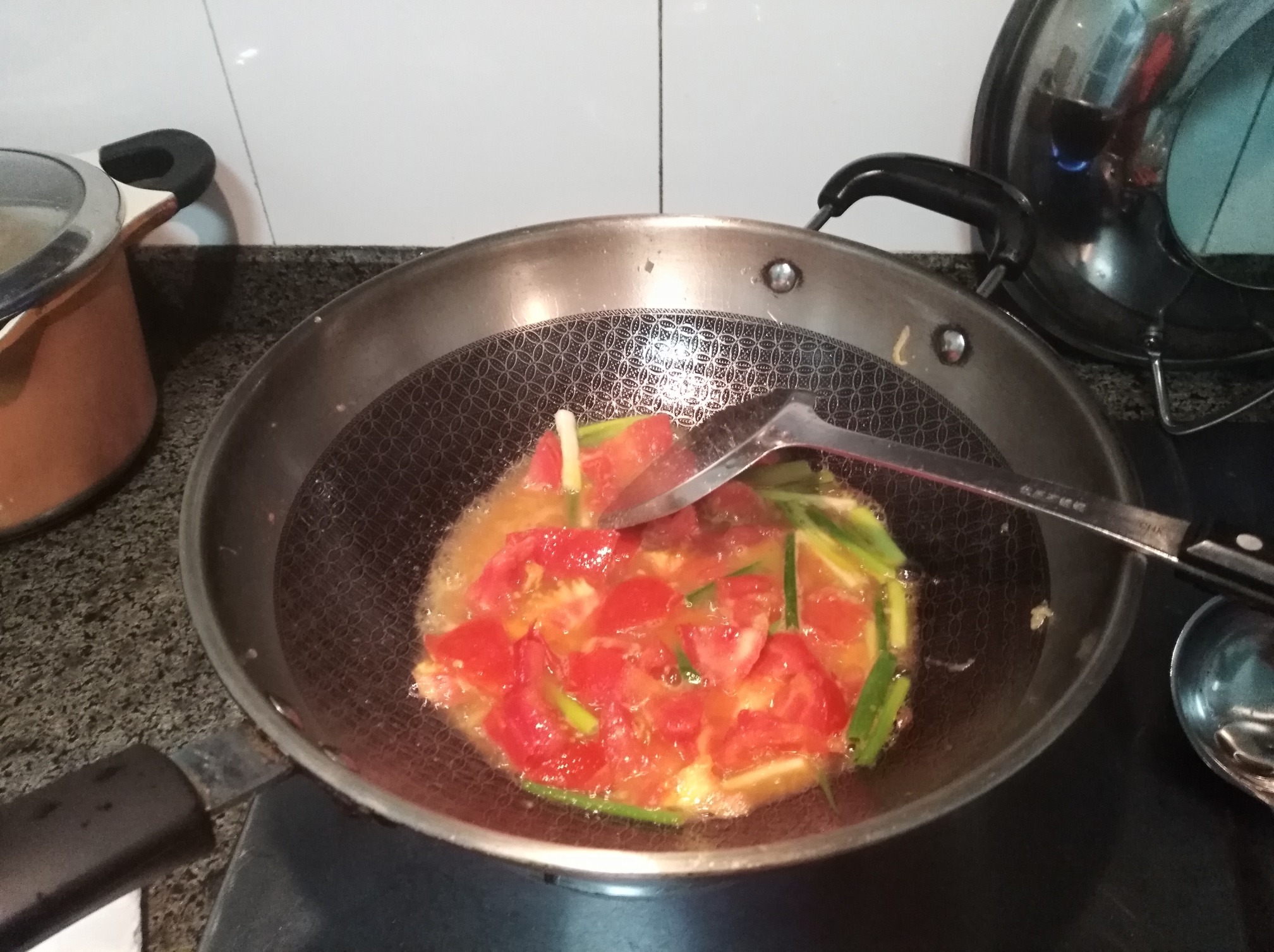 番茄炒米粉的做法 步骤3