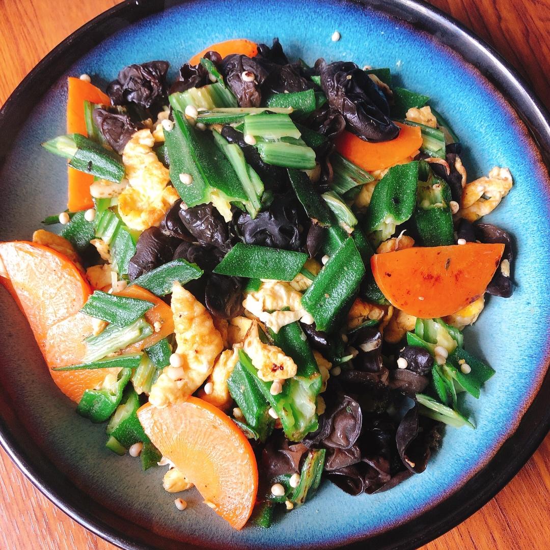 鲜美至极的蚝油秋葵木耳炒鸡蛋（清肺养颜.润肠解毒.简单快手.）