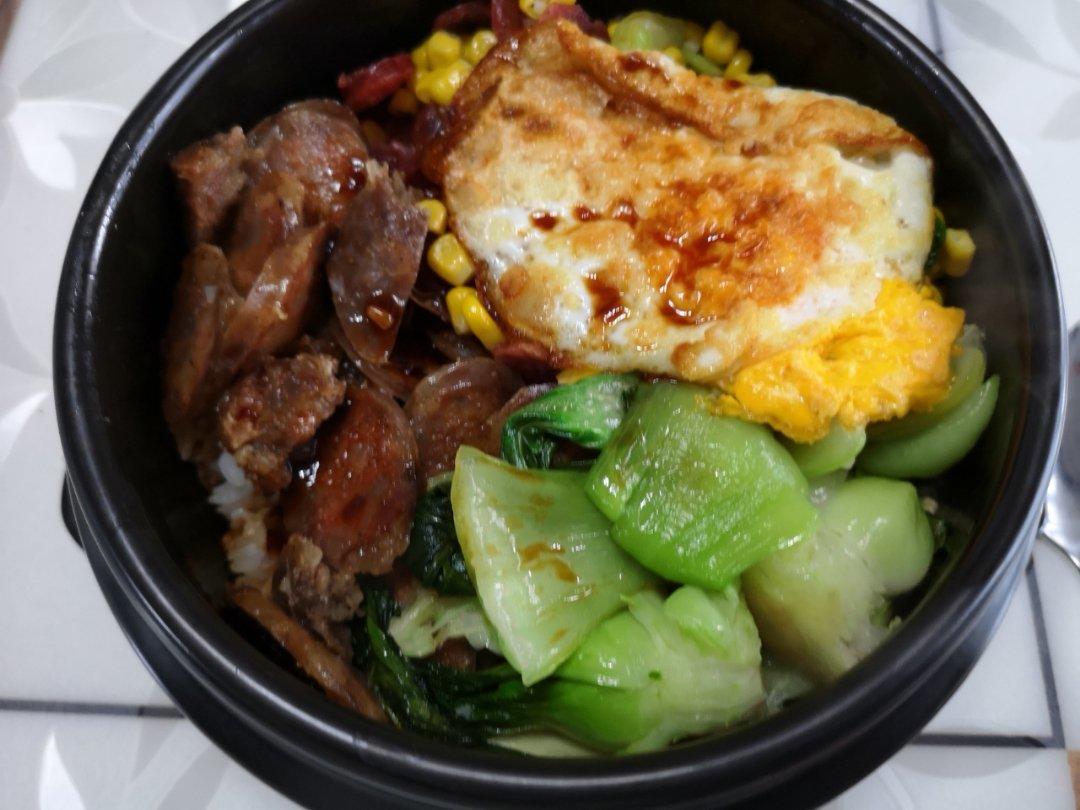 传统腊肠煲仔饭