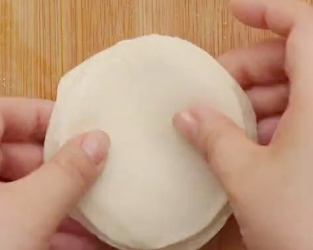饺子皮手抓饼的做法 步骤2