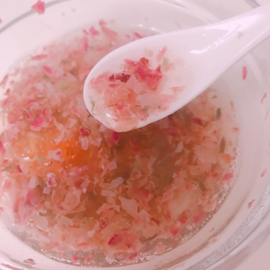 玫瑰花银耳百合红枣糖水