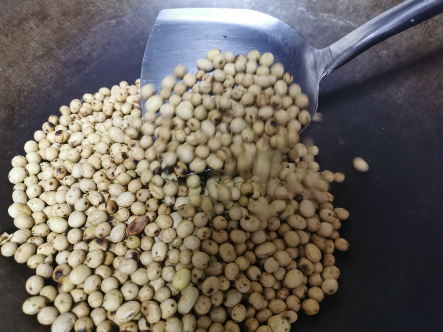 熟黄豆粉糯米糍粑的做法 步骤1