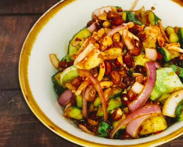 朝鲜族小菜种类比较多,好多食物都能凉拌