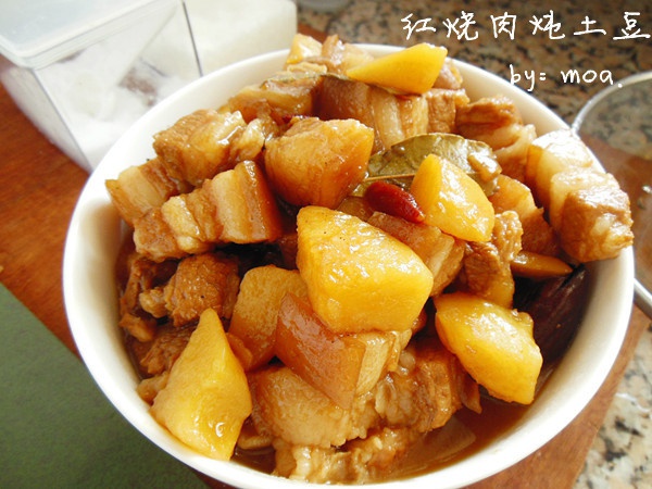红烧肉炖土豆