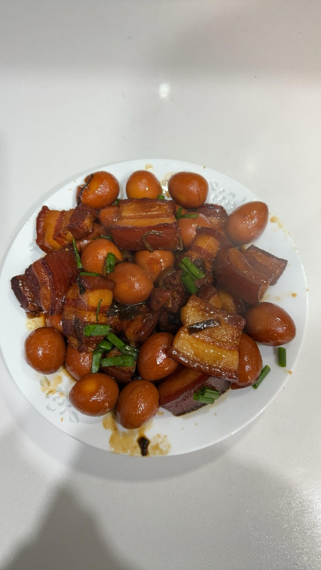 加了鹌鹑蛋后，这盘红烧肉，美味的逆天啦——鹌鹑蛋烧肉（孔瑶食谱）