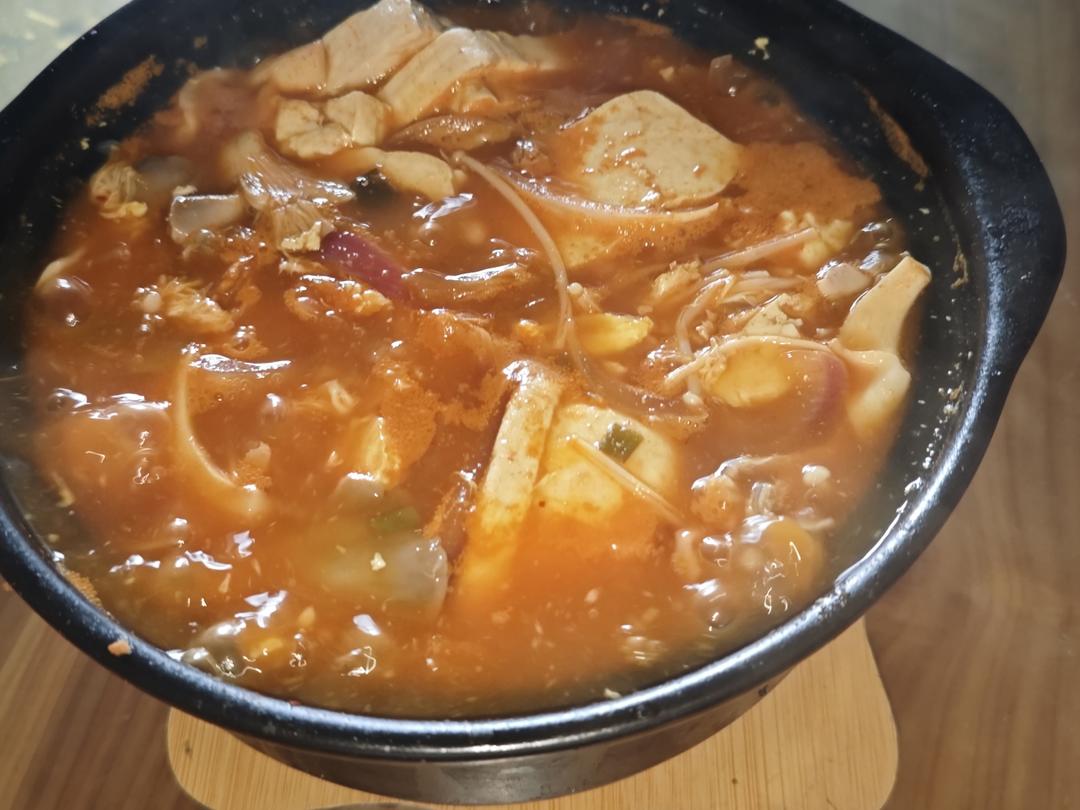 韩式泡菜豆腐锅/辣白菜豆腐汤