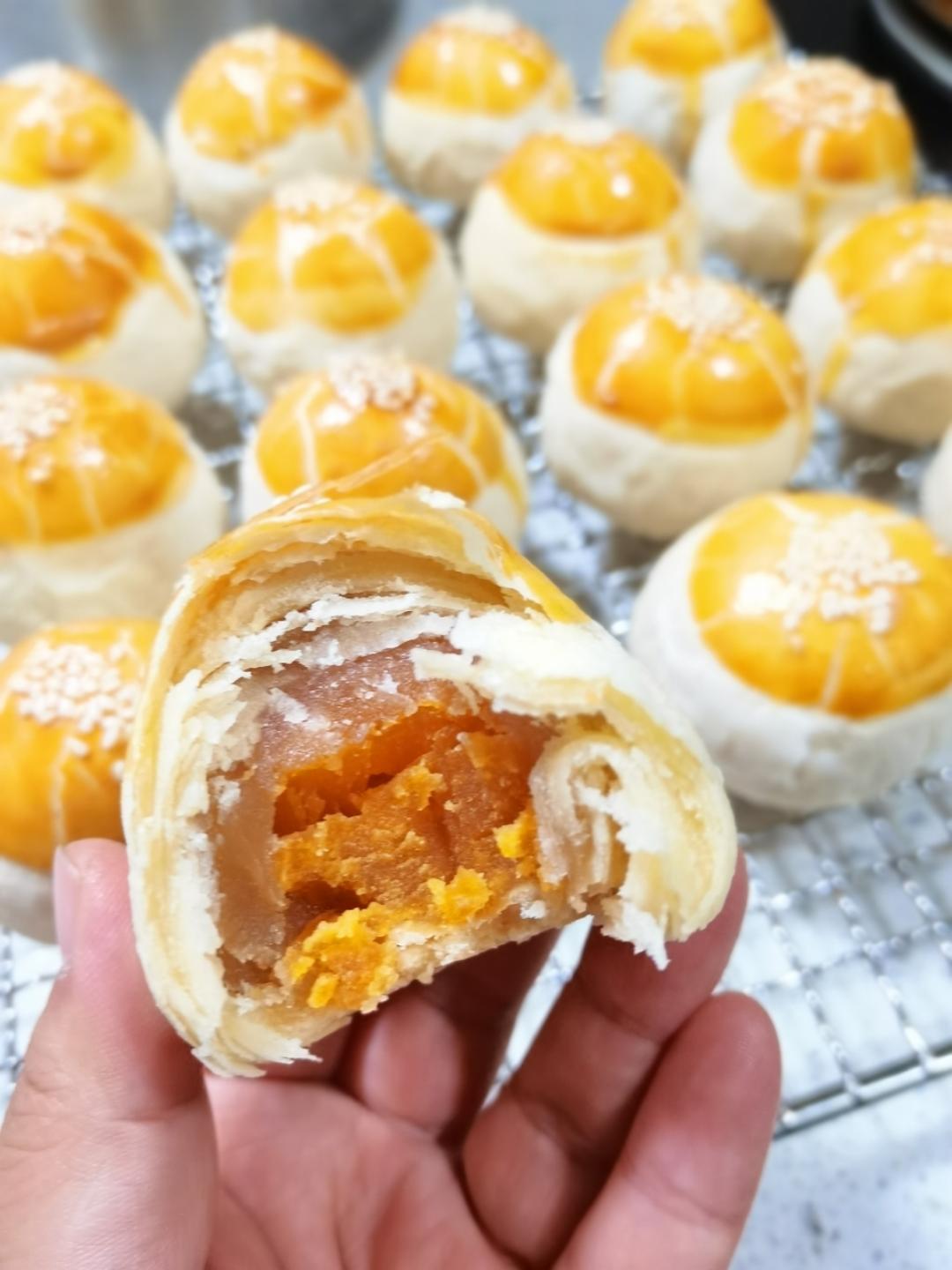 免揉免松弛超快手不破酥不混酥的蛋黄酥—新手一看包会