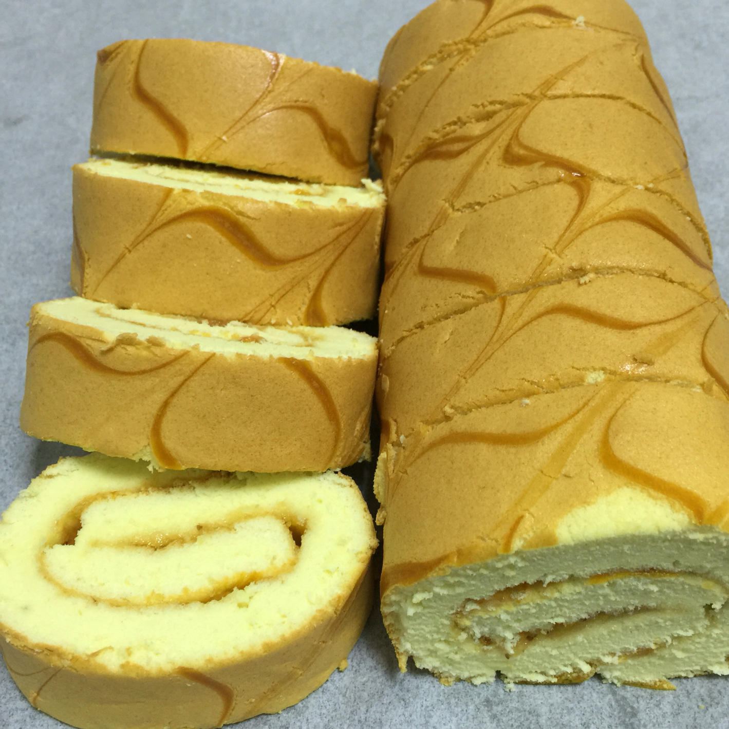 《Tinrry下午茶》教你做基础原味蛋糕卷