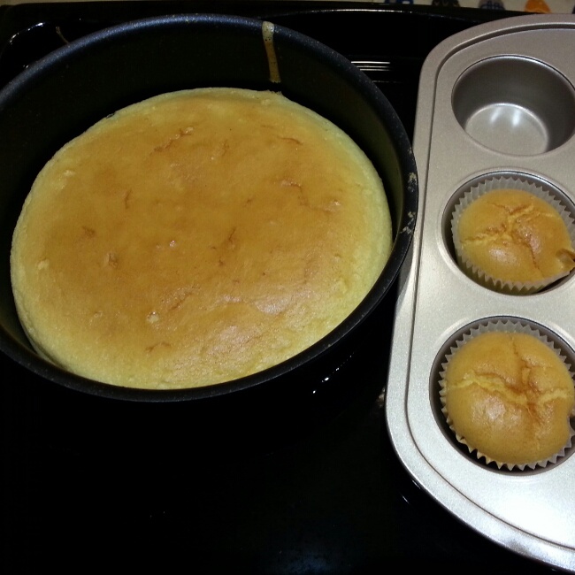 消耗淡奶油之作——淡奶油小蛋糕