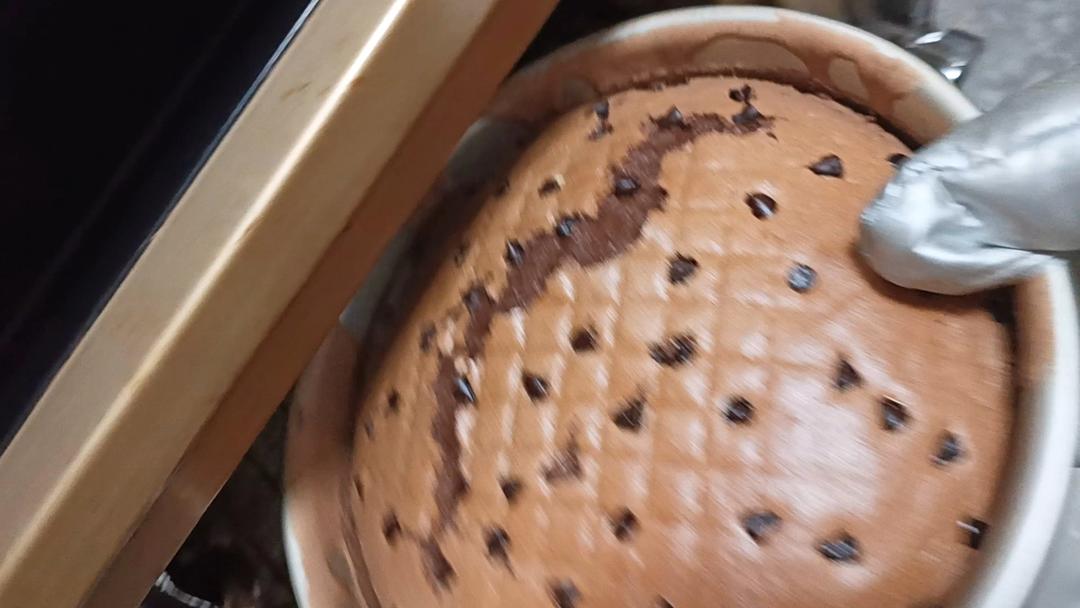 柔软细腻，浓郁香气的巧克力古早味蛋糕