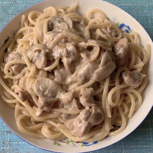 奶油鸡肉蘑菇意面