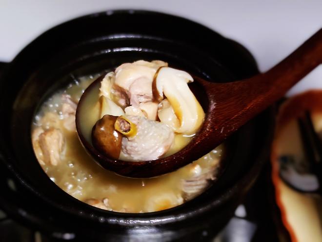 赤松茸煲鸡汤的做法