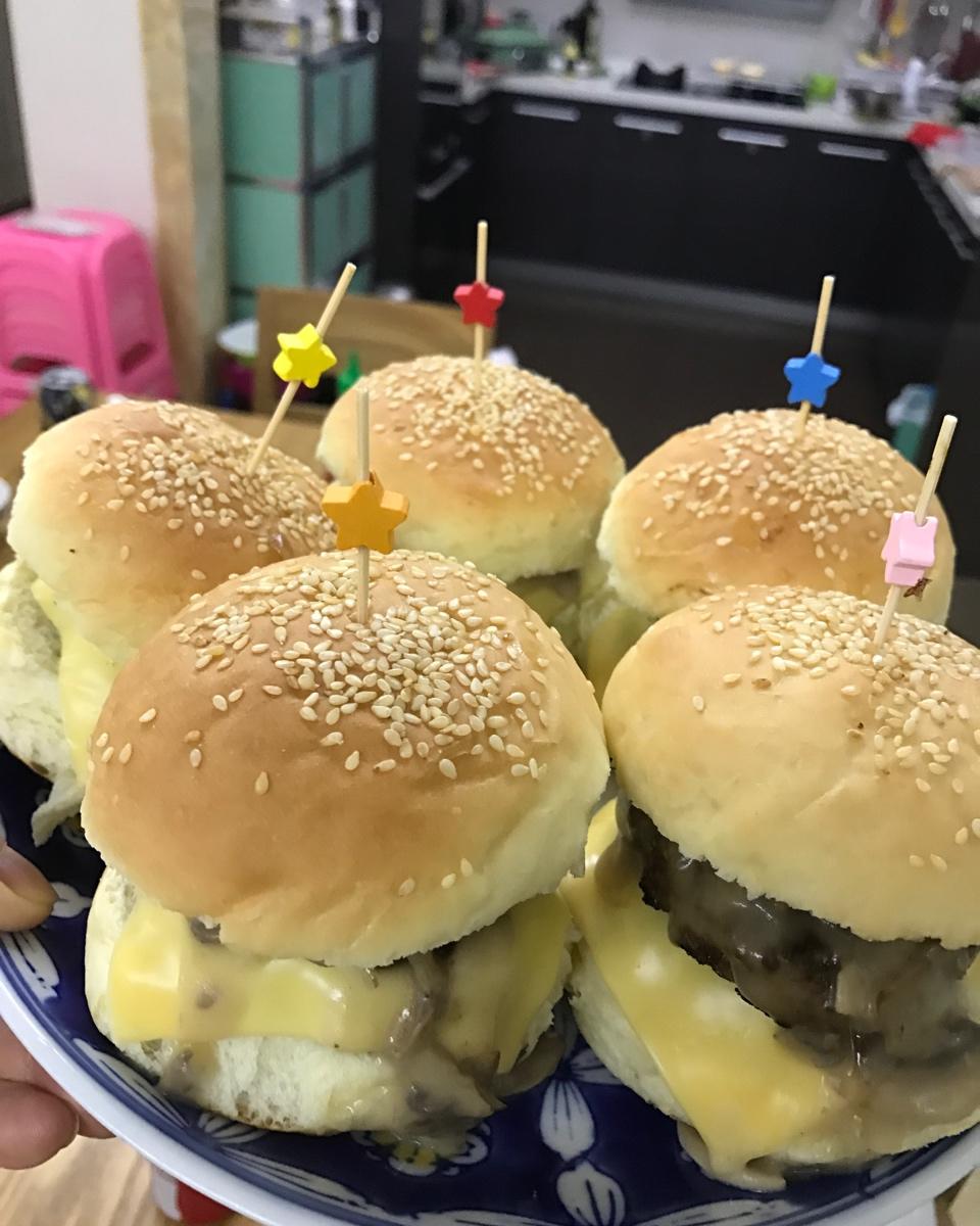 肉多汁的快手汉堡牛肉饼