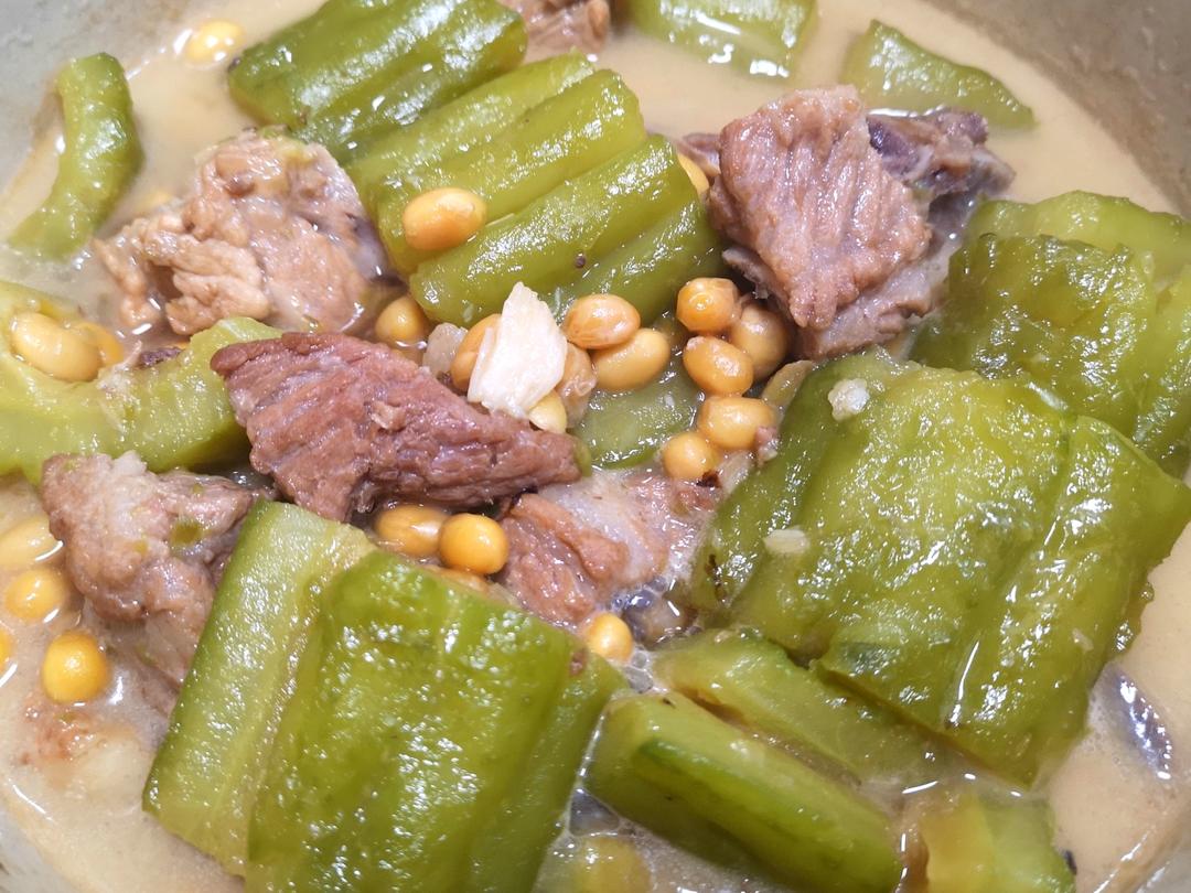 非常容易做的～苦瓜黄豆排骨煲😍😍