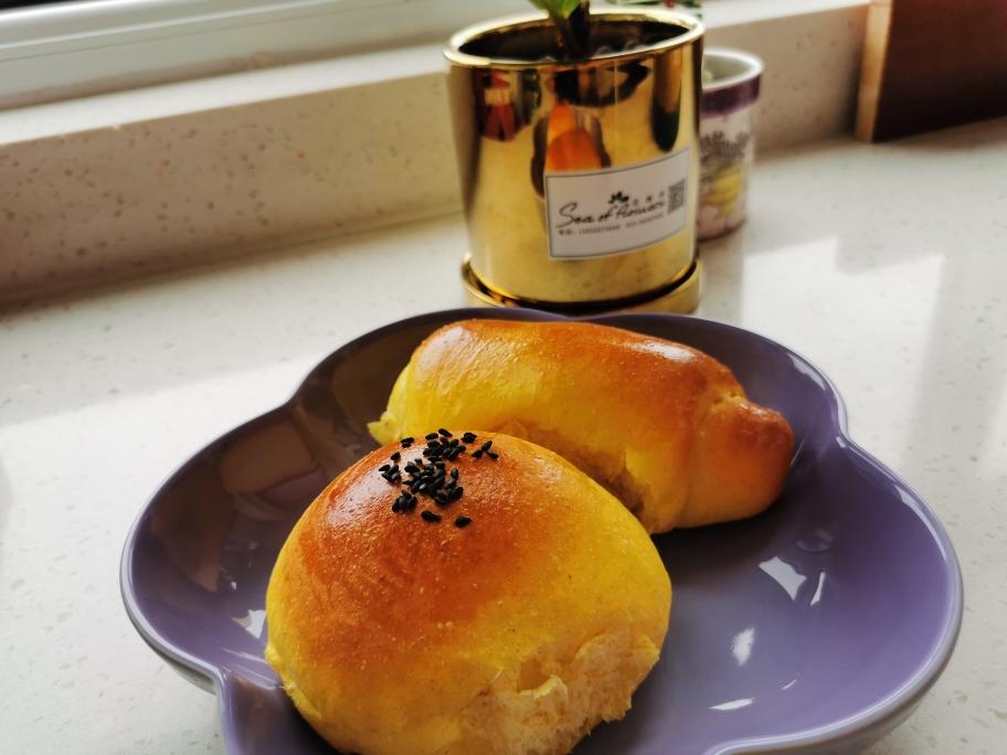 有内涵的南瓜小餐包和牛角包