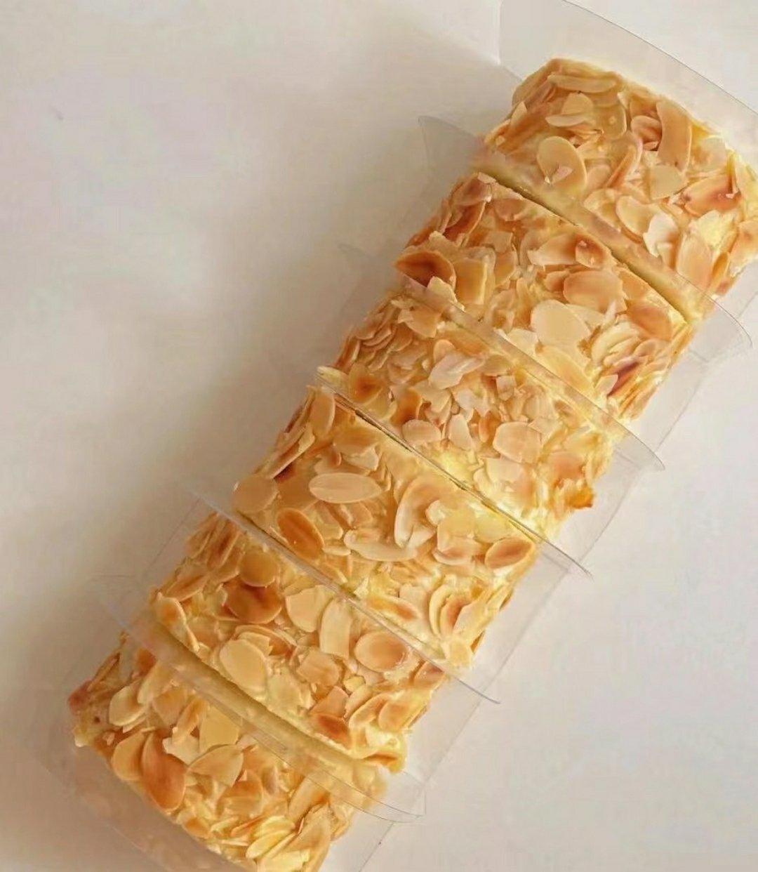 老式咸奶油杏仁卷&香葱肉松卷