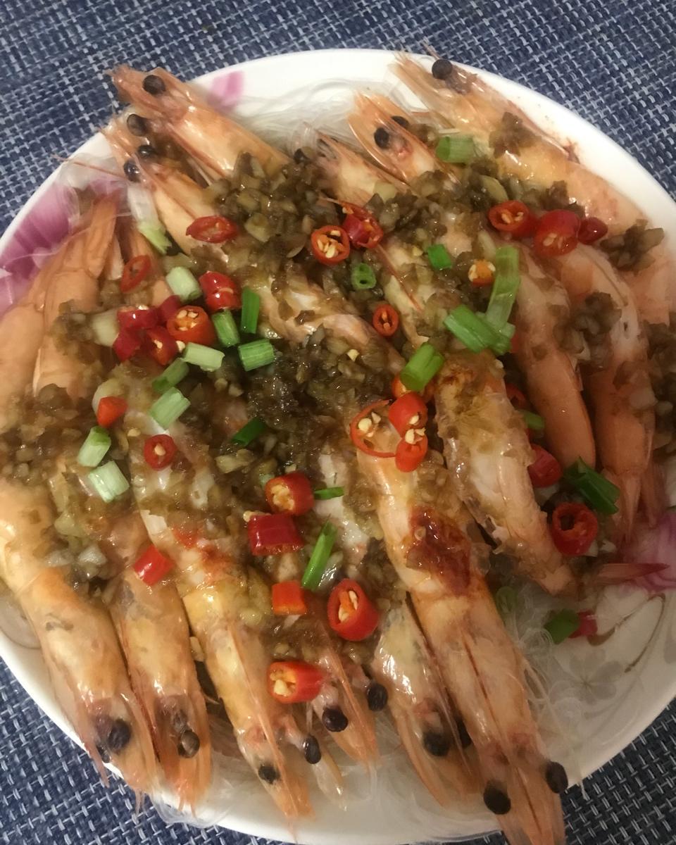 【蒜蓉粉丝蒸虾】