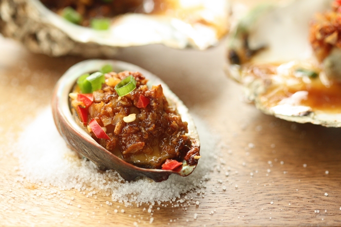 0夏天0做的金银蒜蓉烤生蚝和鲜鲍鱼