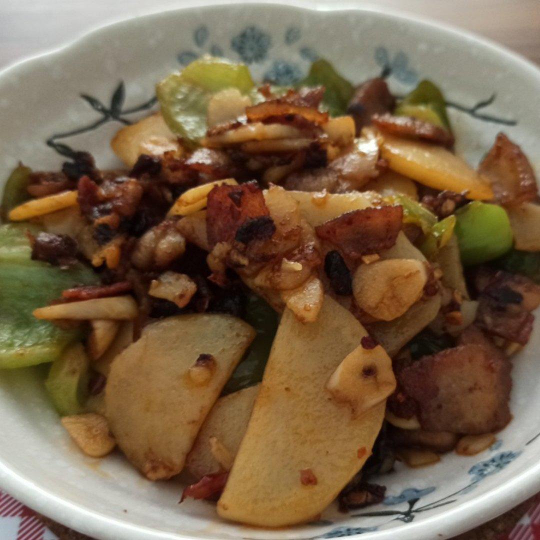 五花肉干煎土豆