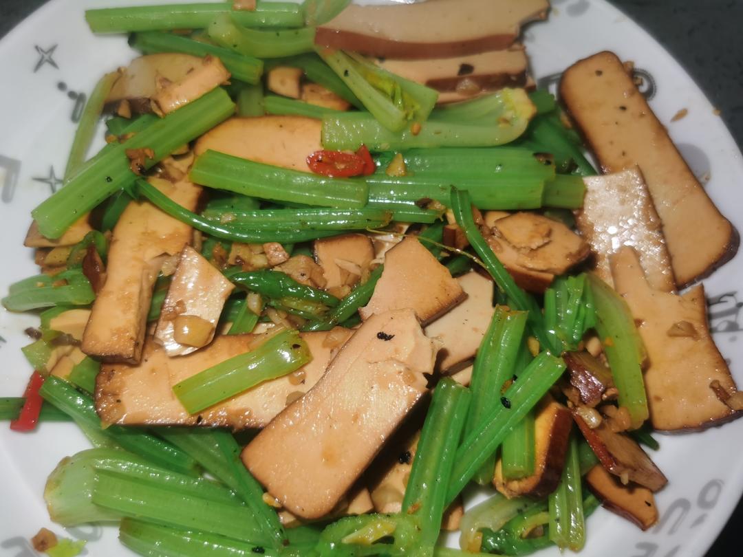炒菜：香芹炒香干