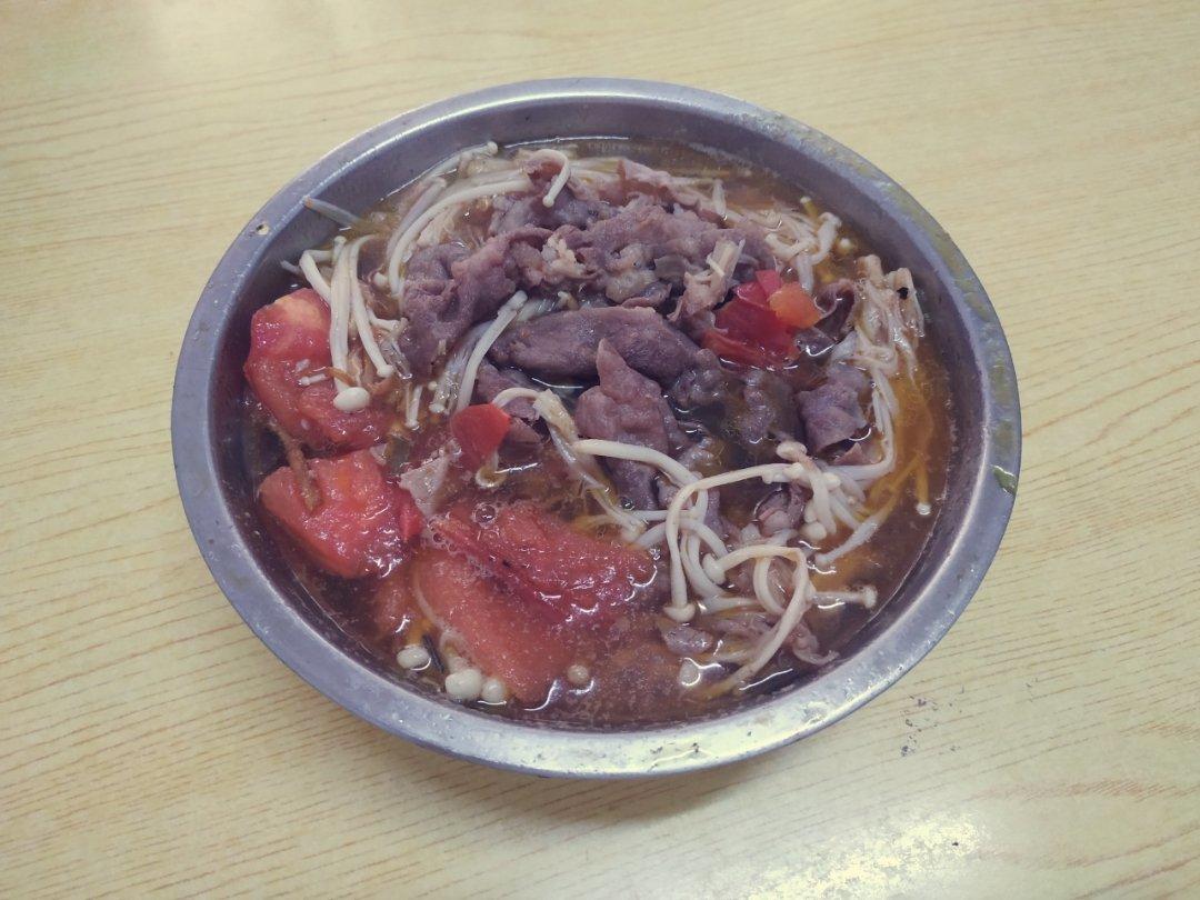 金针菇肥牛番茄锅