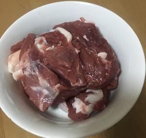 红萝卜松茸菇羊肉丸子汤的做法 步骤1