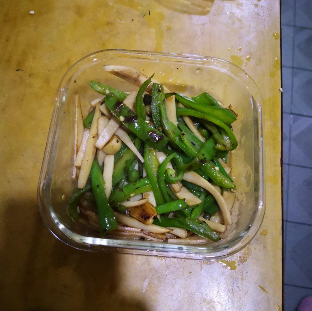 青椒素炒杏鲍菇