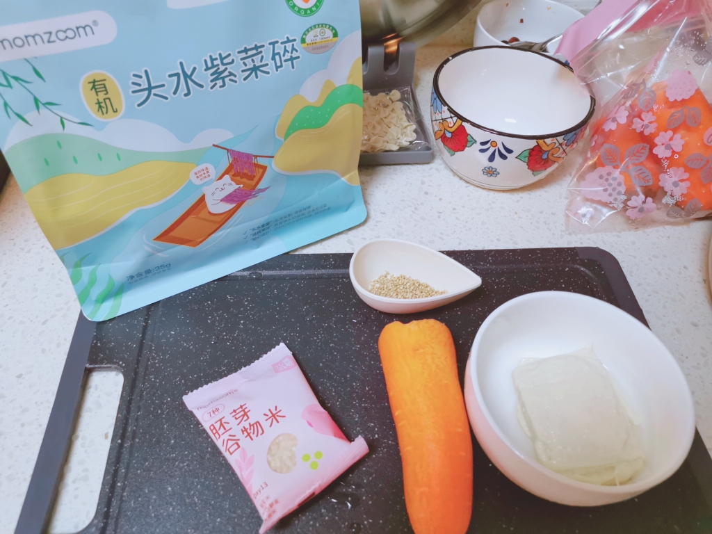肉墩辅食10M——内酯豆腐头水紫菜胡萝卜胚芽米粥的做法 步骤1
