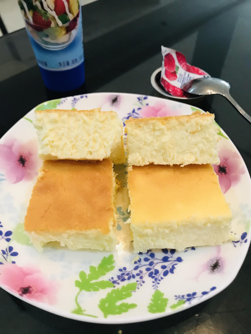 一晚上的等待果然是值得的，这是一款好吃的芝士蛋糕