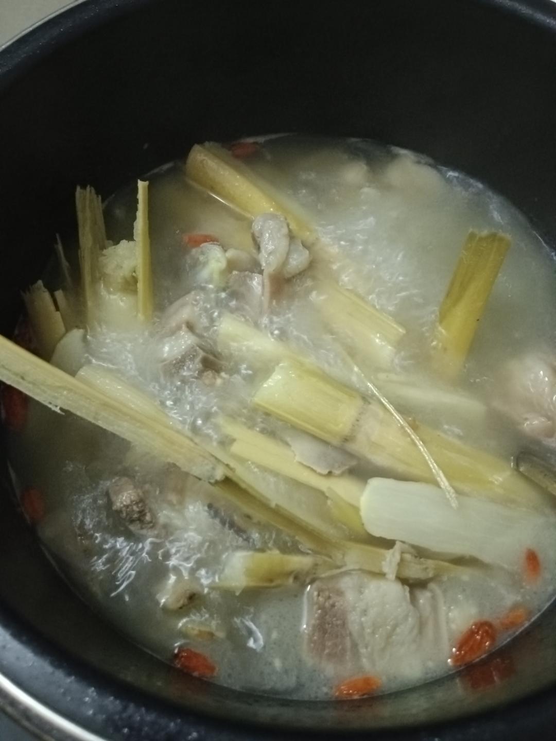清汤羊排煲