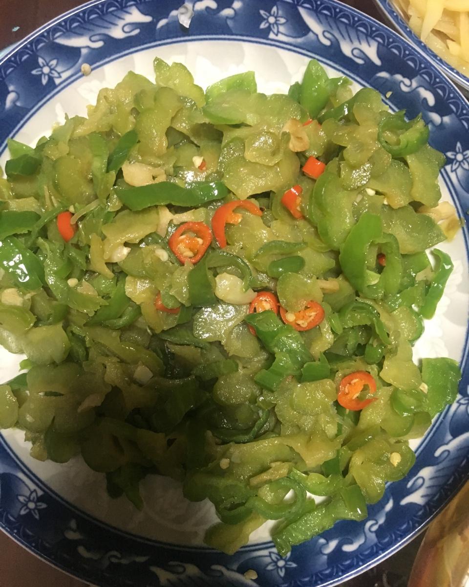 夏天最爱青椒炒苦瓜