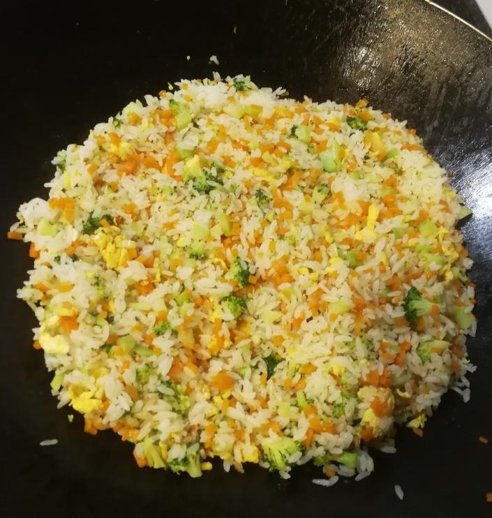 美味素食餐（西兰花炒饭+白菜番茄竹笙汤）