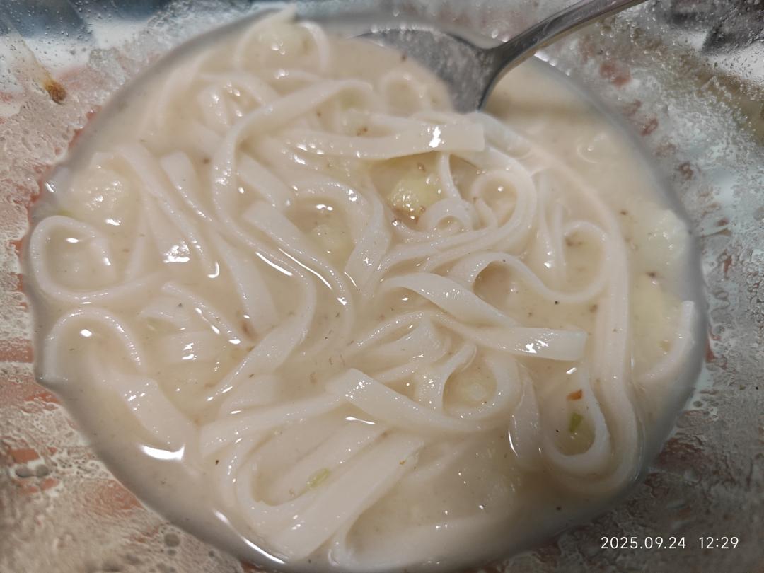 土豆浓汤+面条的做法