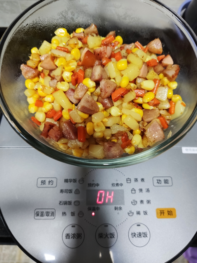 玉米红萝卜土豆肉粒的做法