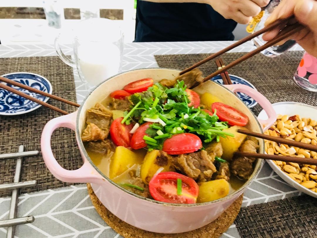 铸铁锅土豆炖牛肉