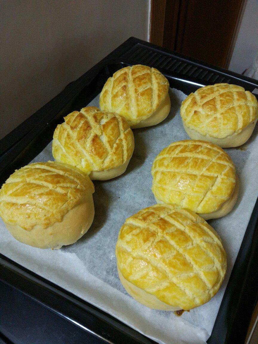 好吃到炸裂的港式菠萝包（附带制作酥皮的小视频）