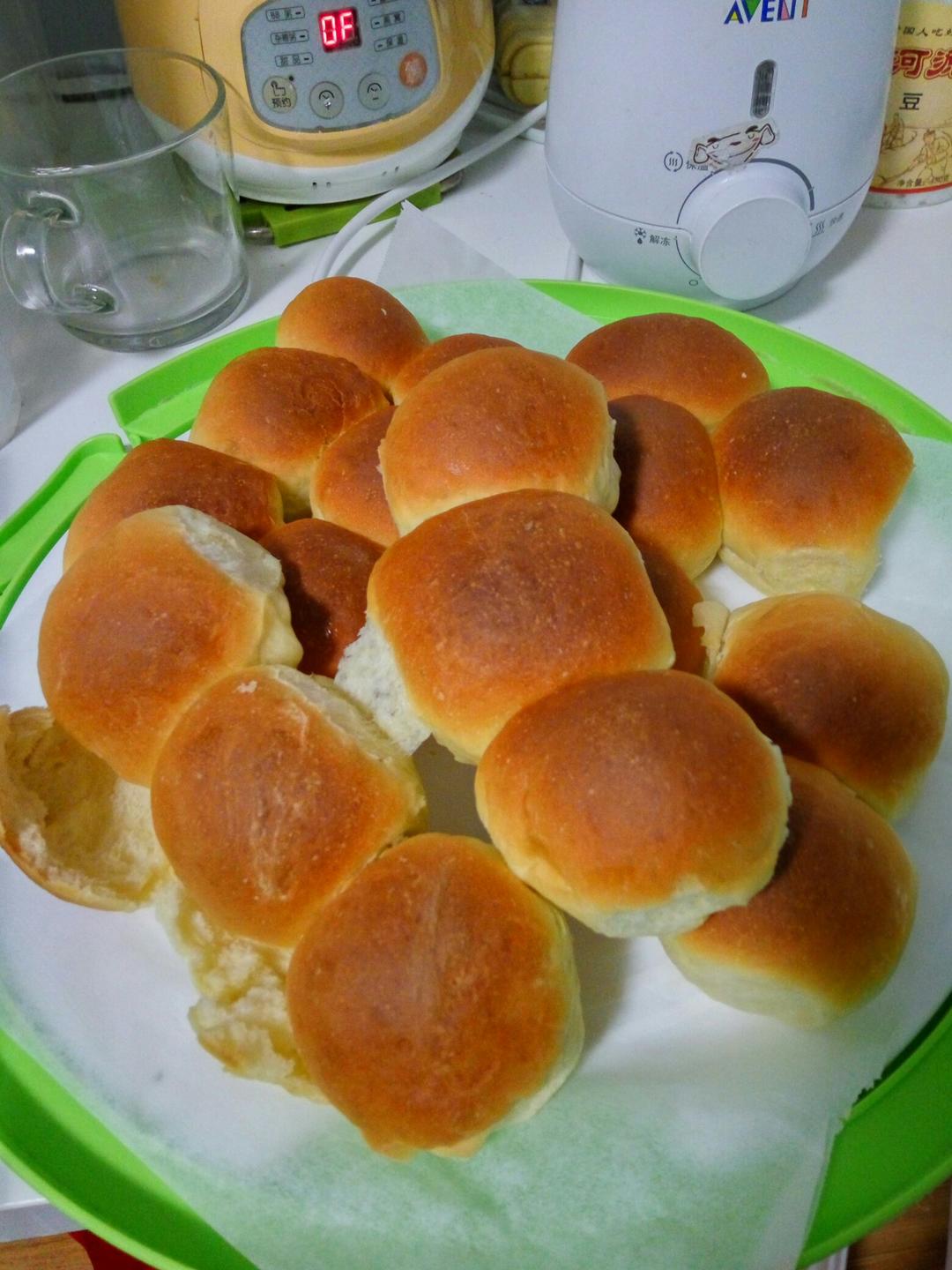 普通面粉做的柔软小餐包