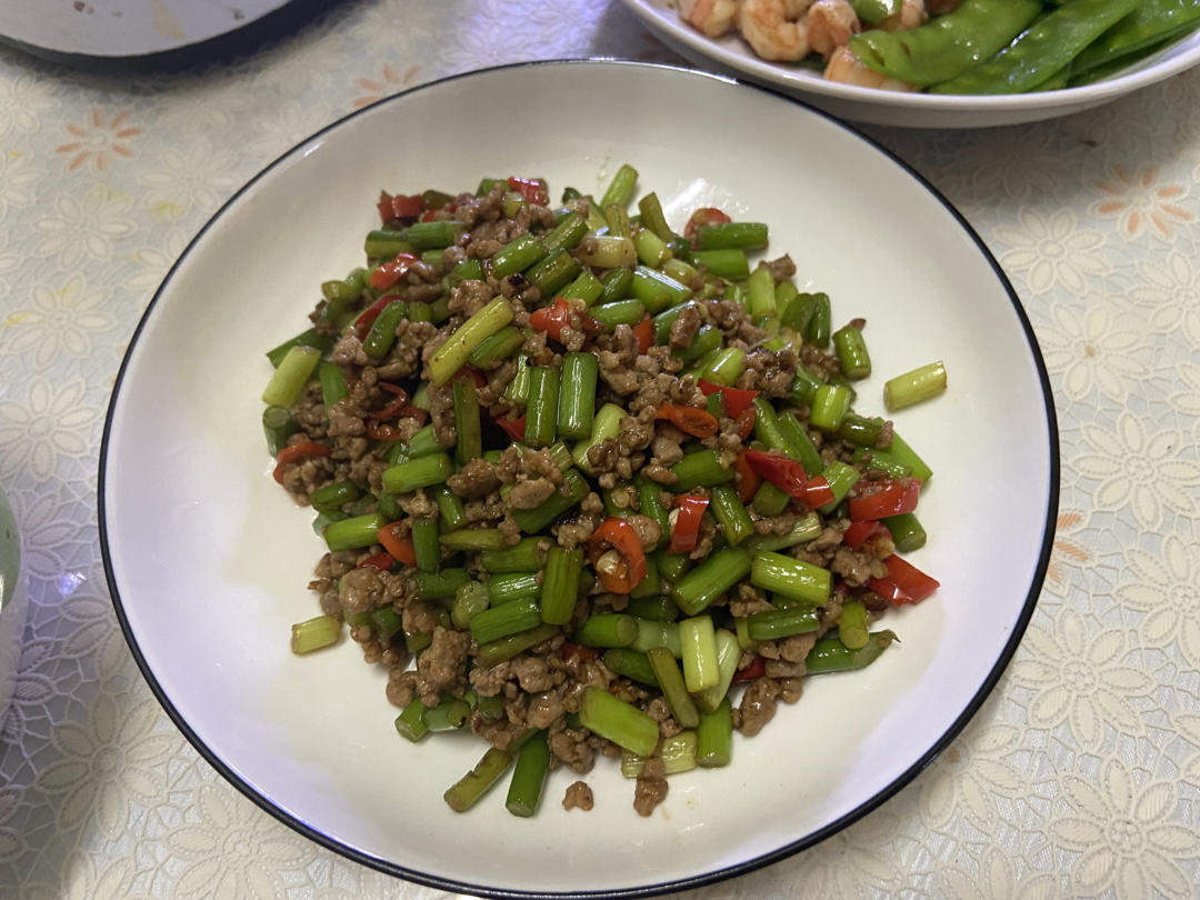 🥳超级入味的蒜苔炒肉
