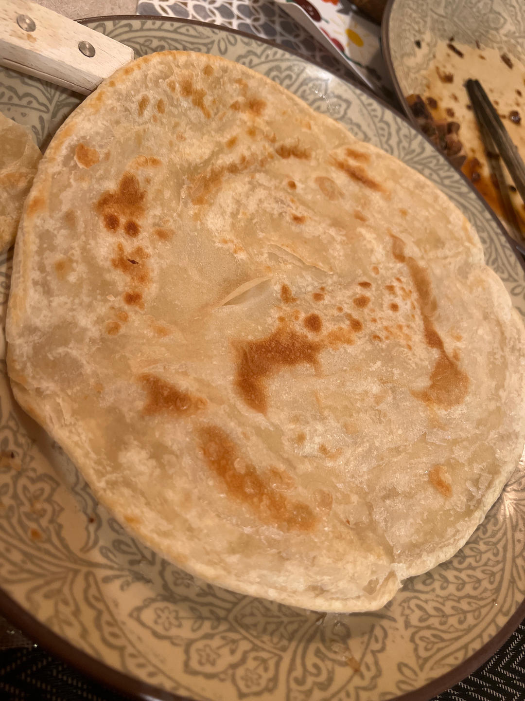 烙饼不硬的小窍门 掌握了你也能看出柔软多层凉了不硬的小油饼