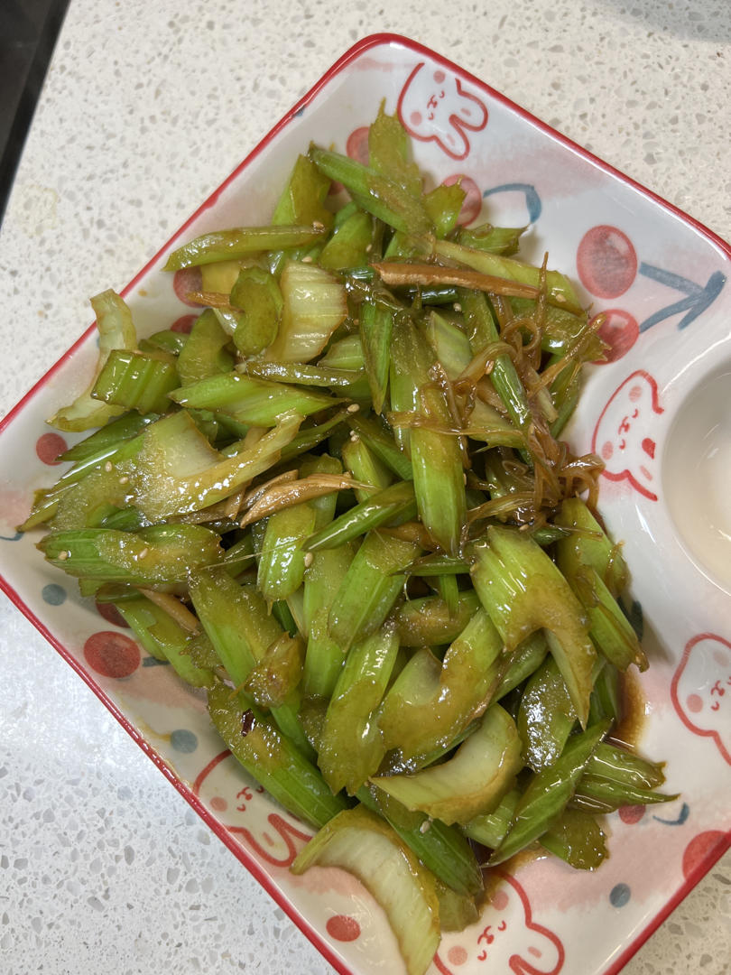 最简单的降压祛脂菜  素炒芹菜