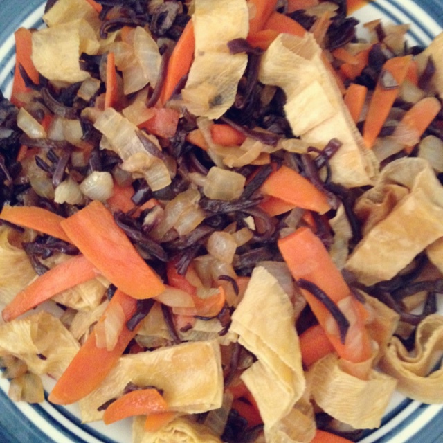 洋葱木耳炒腐竹